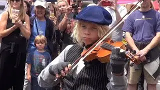 Fiddler on the Roof Flashmob - kids singing 