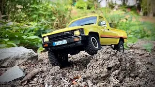 RC Running Relax - FMS Toyota Hilux 1983