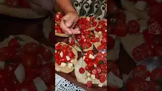 E da te come si chiama?? 🥰🍅#frisella con pomodorini 😋😋😋🔝