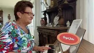 OrgelJoke speelt Una Paloma Blanca op een Philicorda 754