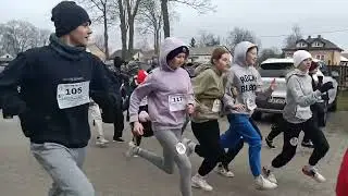 Bieg Tropem Wilczym pamięci Żołnierzy Wyklętych. Rogoźnica biegnie