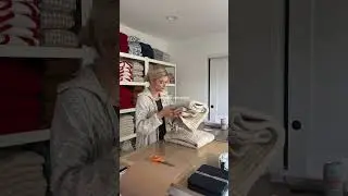 ASMR Packing an order 😍 (🎥: wearneuralground/TT)