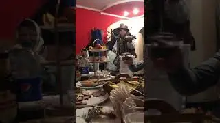 Гуцул. Дмитро з Ясенова. Скрипка. Коломийки. Жарти. Ресторан. Підкова. Україна. День народження