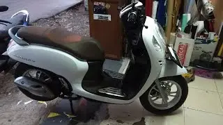 Proses pemasangan stiker Oracal putih doff dimotor Scoopy merah #edisirubahwarna