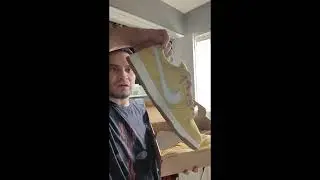 Sneaker review time!! Nike sneakers dunk saturn gold.china/Japan exclusive.