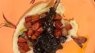 Жареные бараньи отбивные, морковь и свекла, запеченная морковь и свекла, картофельное пюре, медов...