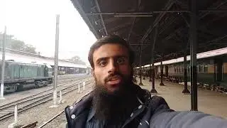 34Dn Pak business Express Lahore Railway station departure kar rahi hai Geu40 9055 