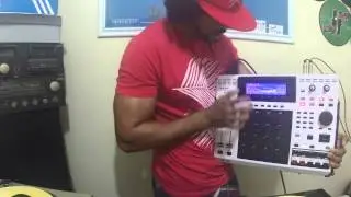 MPC 2500 AKAI EDITION LIMITED (DJ NINO LEAL)