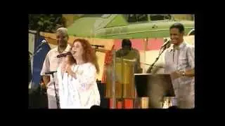 BETH CARVALHO E FUNDO DE QUINTAL- VOU FESTEJAR