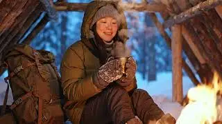 The girl with skillful hands built a house in the middle of a snowy region at -100°C.