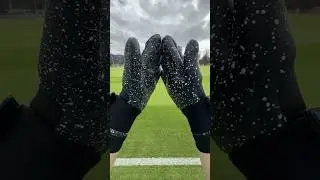 For sure the best gloves for artificial turf 🧤🧲