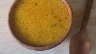 حساء  أو حسوة بسميد الذرة مع حبوب وأعشاب ساخنة وبديل صلصة الطماطم مذاق يا سلام صحي وبنين.