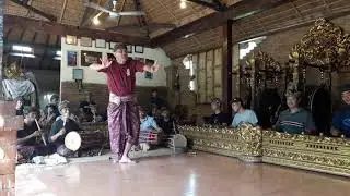 Topeng Dalem yang diiringi Sanggar Seni Çudamani