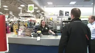 Fred Meyer store cashier saves a customer from a phone scammer