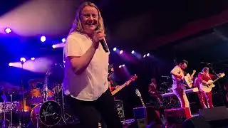 Elvis synger Anne Nørdsti på Lavvotunet Dokka Camping Dansnytt Jan Tore Eriksen