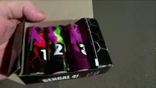 Lesli- Bengal 4!. Bengalfackeln in Rot, Gr&uuml;n, Lila und Blau in F1. Feuerwerk, Pyrotechnik, Vuurwerk.