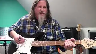 Обзор гитары Lyon от Washburn Strat Copy.