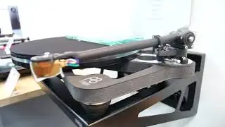 Rega Planar 8 + Rega TT WalBracket | Tocadiscos y soporte de pared