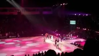 Aretha Franklin Singing at Fashion On Ice Finale!