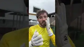 😅⚽️💥 Ты вратарь и только что вышел с тренировки. 🤣 @rggoalkeepergloves 🧤 #вратарь #gkgloves