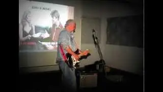 brick briscoe performing live at sonotheque in chicago