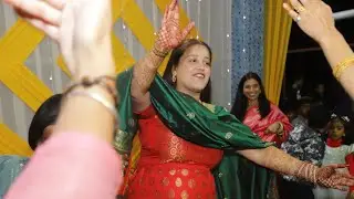 Wedding Diaries and my people enjoying it in this way ll @Dikshabanchaik 