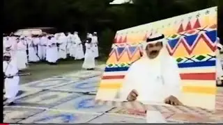 سالم حمدان المحيريق في برنامجه يقدم فرقة رجال الحجر في لون العرضة . 