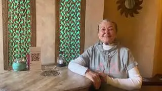 После последнего посещения офтальмологического центра, мы зашли в соседнее кафе.