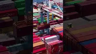 Giant Gantry Crane Loading Container Hauler Ship