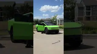 Check out the Cybertruck in this stunning Avery Gloss Grass Green Vinyl Wrap🌿.