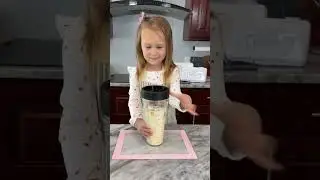 The best 3 ingredient peach shake 🍑 #kidfriendly #recipe #tinychef #peaches #shake #easyrecipe #yum
