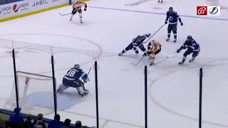 Andrei Vasilevskiy's big glove save on Frost vs Flyers (7 mar 2023)