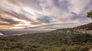 Timelapse 4k Coucher du Soleil - Village de Barry ( France - Vaucluse )