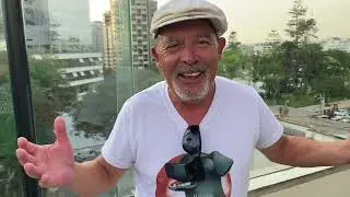 A Greek meets former political prisoner, hero Enrique Fern&aacute;ndez, of the disgraceful Pinochet era