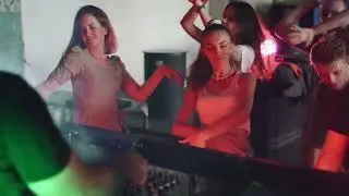 Feeling The Beats – Club Vibes, Big Energy (Official Track) | Piston Poet