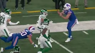 Punters makes Embarrassing Tackle Attempt