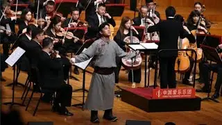 傲日其愣#2024/05/20，在北京国家大剧院阎维文声乐大师班音乐会演唱《父亲的草原母亲的河》，深情真挚的歌声诉说心中对草原浓厚炙热的爱。