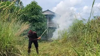 HARI PERTAMA MEMBERSIHKAN KEBUN DAN PONDOK TERLANTAR