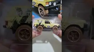 HOT WHEELS RANGE ROVER CLASSIC / MUD STUDS [ CREAM ]