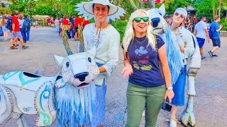 The Holidays at Disney's Animal Kingdom! NEW Merry Menagerie Puppets, Treats, Decor, Merch & More!