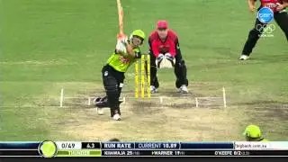 Sydney Sixers v Sydney Thunder - Warner fires with fast fifty