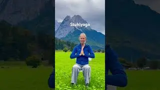 Schulterrollen #seniorfit #l&auml;cheln #fitimalter #seniorengymnastik #yoga #yoga #senior #seniors