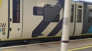 Here is 450067 in Clapham Junction with the Thank you all key workers livery 