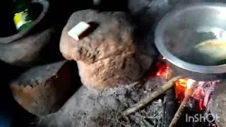 ITS SIMPLE COOKING IN AN AFRICAN KITCHEN, BUT I ALMOST BURNT MY HANDS🥰🥰☘️