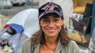 Los Angeles Homeless Woman Has Part-time Job and Lives in a Tent.
