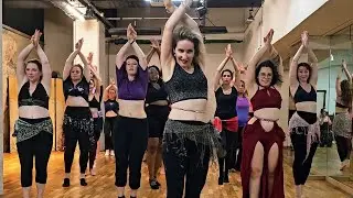 Cours de danse orientale - Entra&icirc;nement combinaison sur rythmes fellahi et conga