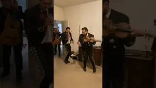 I woke up my Dad with a mariachi band 🕺🏻