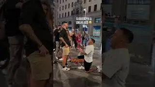 Joven hace broma a su amigo al fingir proponerle matrimonio en la calle  💍💕😅