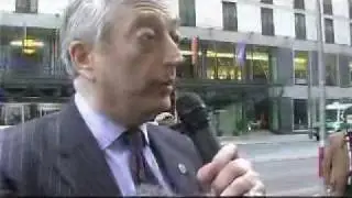 Lord Monckton adresses a Greenpeace-campaigner on global warming