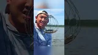 the CRAZIEST crab trap -- SO CLEVER! 🤯🦀 #fishing